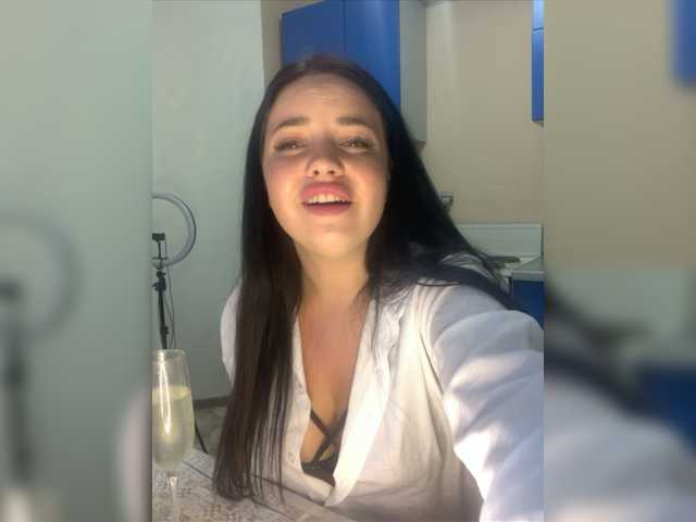 प्रसारण स्क्रीनशॉट -Louise-