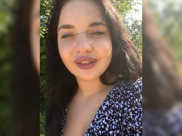 प्रसारण स्क्रीनशॉट -Louise-