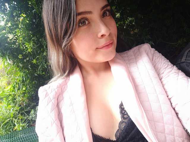 प्रोफ़ाइल की तस्वीर -Melany-01