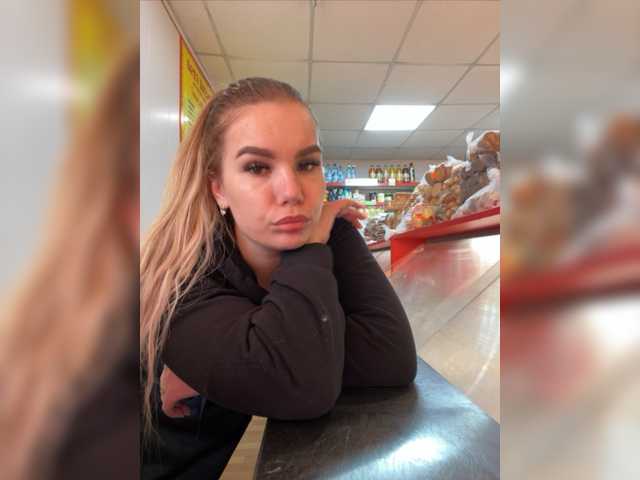 प्रसारण स्क्रीनशॉट blonde_in_top