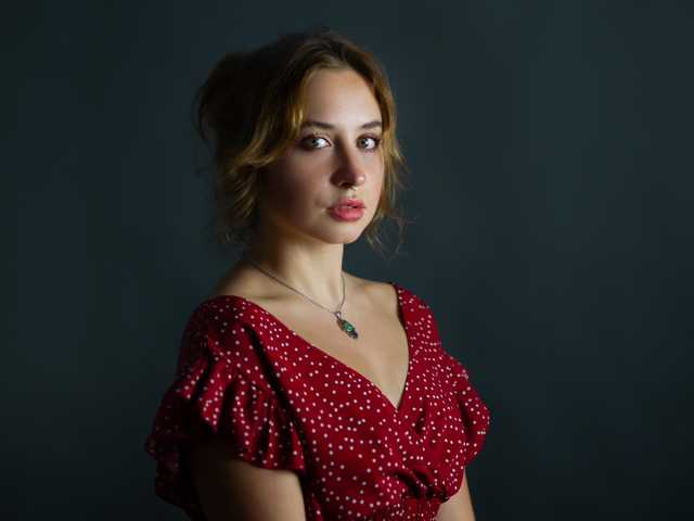 प्रोफ़ाइल की तस्वीर AdalynGlow