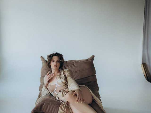 प्रोफ़ाइल की तस्वीर AdelRay