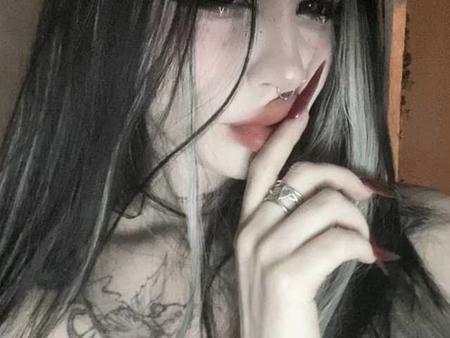 प्रोफ़ाइल की तस्वीर lisa-tatt