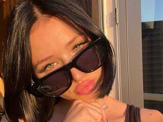 कामुक वीडियो चैट Ally-nin