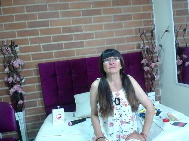 तस्वीरें amanda-mature I'm #mature a little hot, if you have fantasies about older women you can fulfill them with me #hairy #skinny #fingering