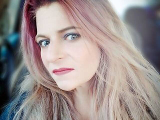 प्रोफ़ाइल की तस्वीर AmethystLocks