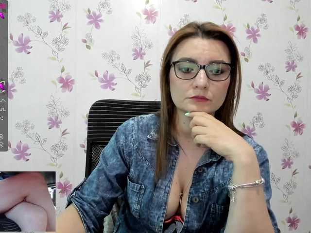 तस्वीरें Amie-Adams welcome to my room guys ! let's have fun with a delicious anal #lovense #milf #mature #bigboobs #anal