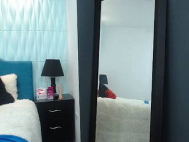 प्रसारण स्क्रीनशॉट Angela-Leyton