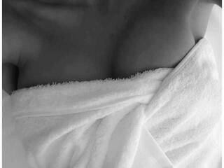 कामुक वीडियो चैट Angie-Delores