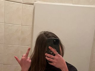 कामुक वीडियो चैट anirie_findom