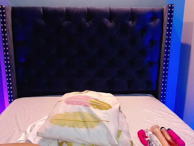 तस्वीरें AnnieBellerou Torture my juicy pussy with my toy: HITACHI DOUBLE FUNCTION until it make me moan with pleasure♥ Every goal: PUSSY PLAY WITH MY TOY #colombia #c2c #submissive #daddysgirl