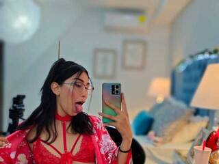 कामुक वीडियो चैट April-Sum