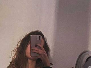 कामुक वीडियो चैट AriellaFerr00