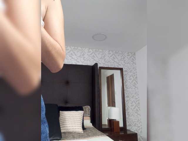 प्रसारण स्क्रीनशॉट ArielMoore