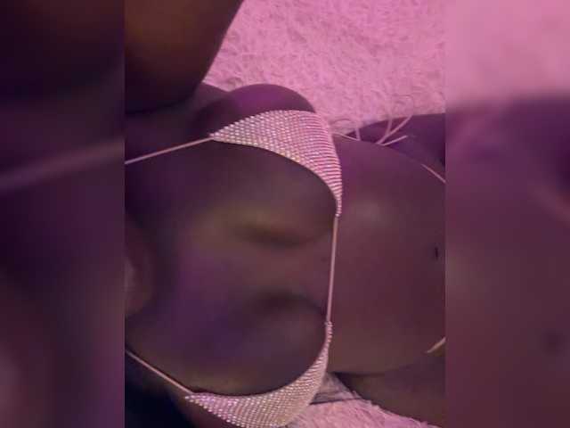 प्रसारण स्क्रीनशॉट AshleyebonyX