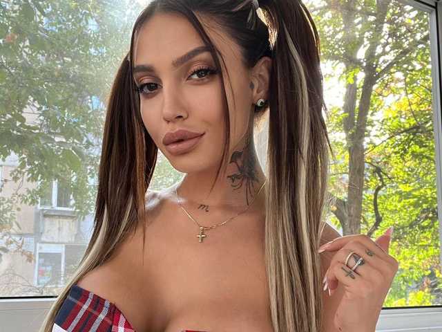 प्रोफ़ाइल की तस्वीर AshleyLux