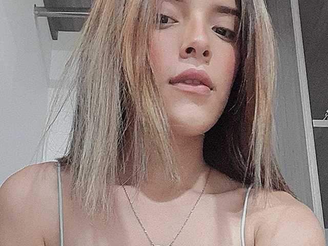 प्रोफ़ाइल की तस्वीर barelylegal11