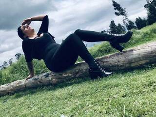 कामुक वीडियो चैट bella-devil