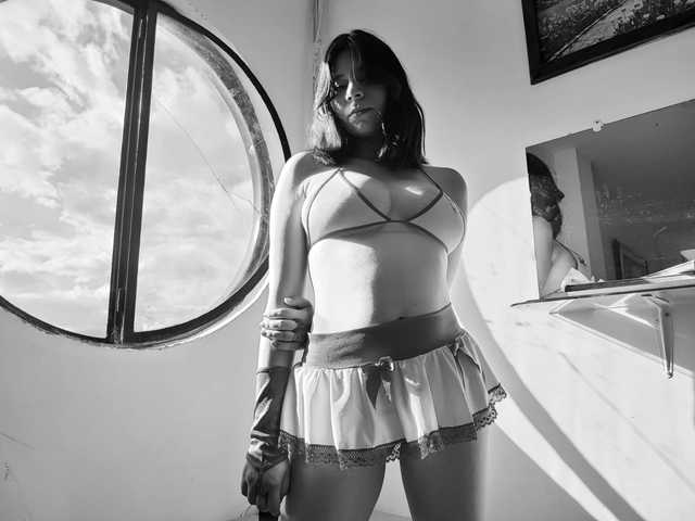 प्रोफ़ाइल की तस्वीर bigboobsemily