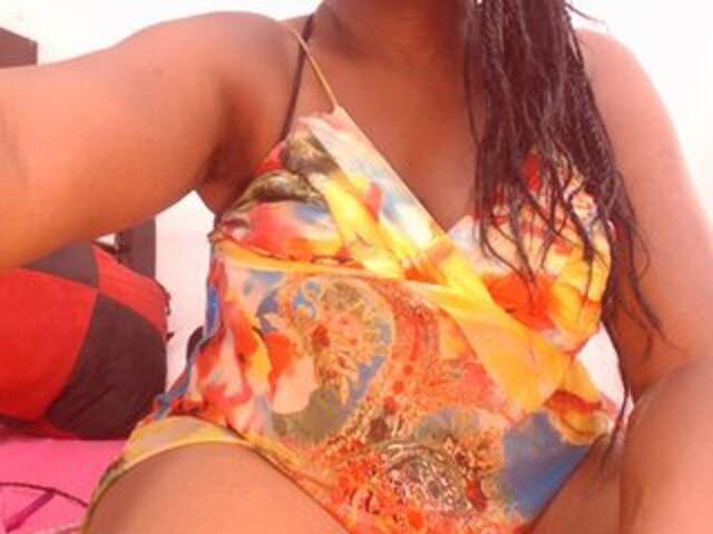 प्रसारण स्क्रीनशॉट BigBustyBlack