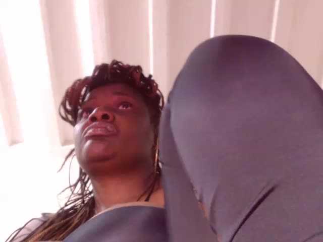 प्रसारण स्क्रीनशॉट BigBustyBlack