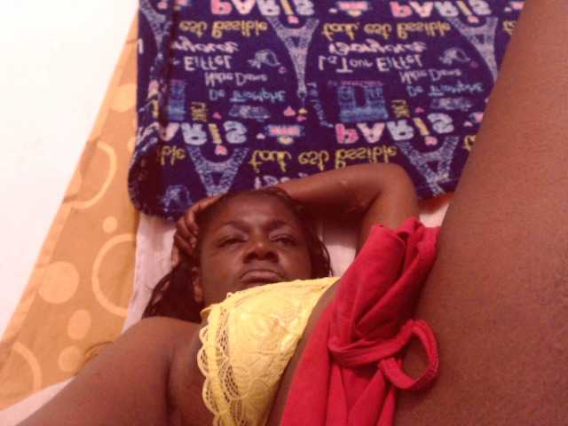 प्रसारण स्क्रीनशॉट BigBustyBlack