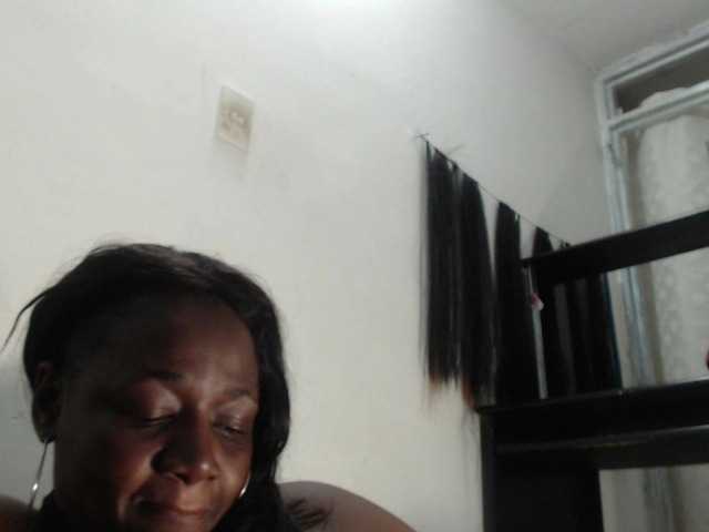 प्रसारण स्क्रीनशॉट BigBustyBlack