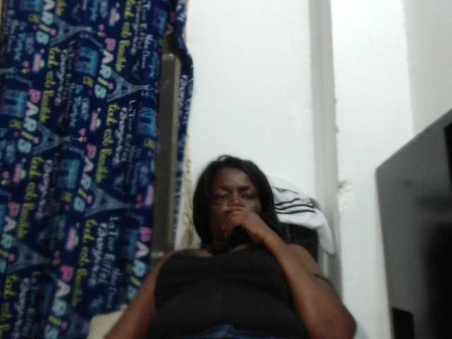 प्रसारण स्क्रीनशॉट BigBustyBlack