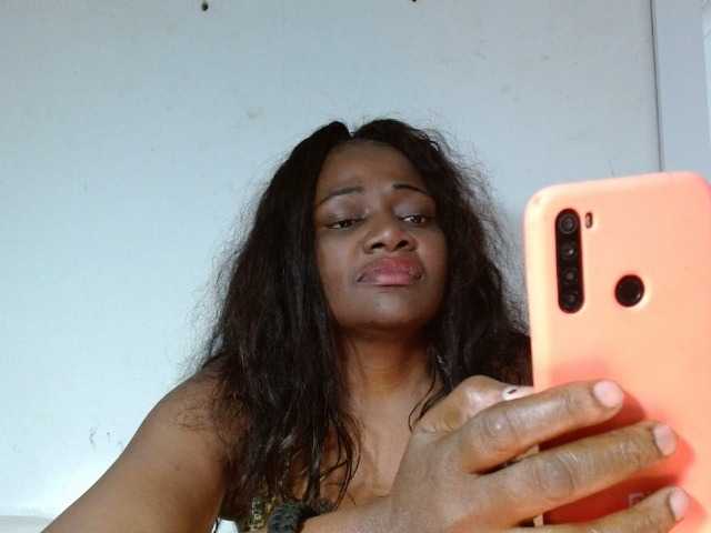 प्रसारण स्क्रीनशॉट BigBustyBlack