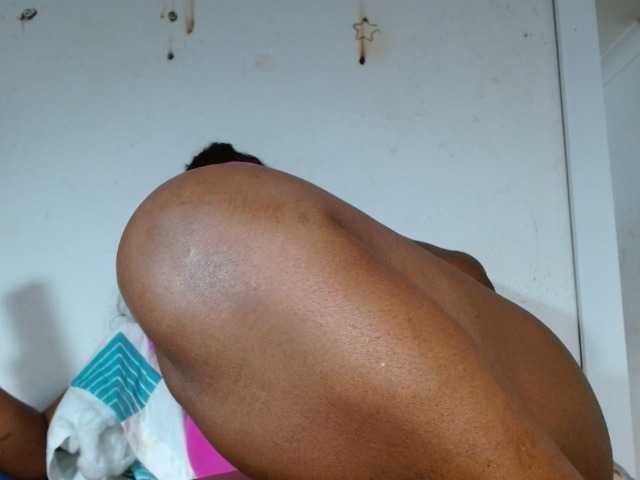 प्रसारण स्क्रीनशॉट BigBustyBlack