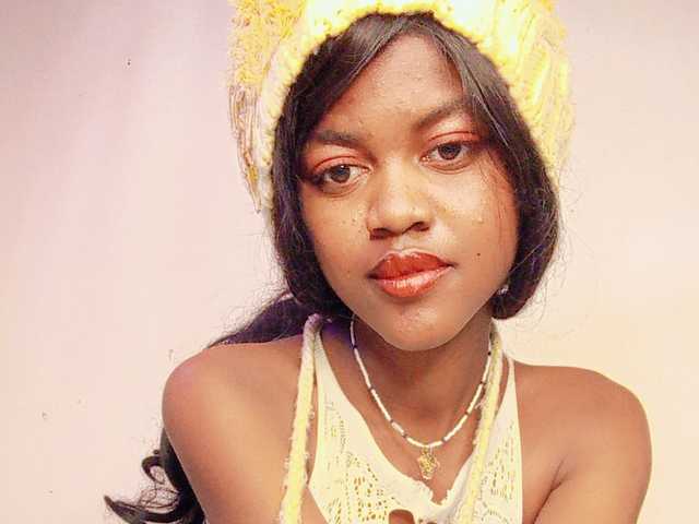 प्रोफ़ाइल की तस्वीर BlackGirl95