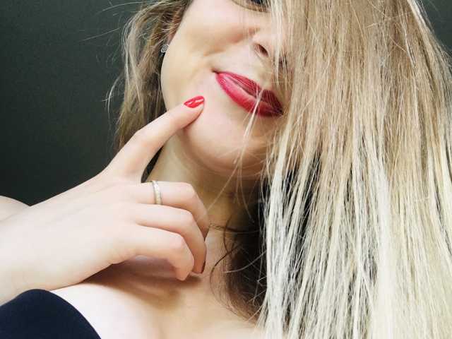 प्रोफ़ाइल की तस्वीर blonde-kisses
