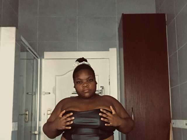 प्रोफ़ाइल की तस्वीर bootyliciousxx20