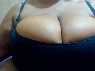 कामुक वीडियो चैट bustytitsxx