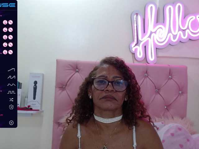तस्वीरें BustyXMilf Welcome Guys! ANAL At Goal! 2000 tokens