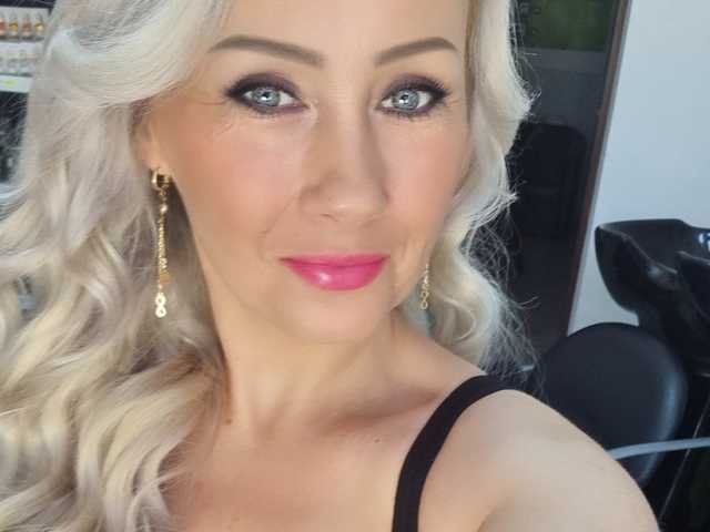 प्रोफ़ाइल की तस्वीर CandyHellenx
