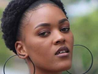 कामुक वीडियो चैट Carry-Brie