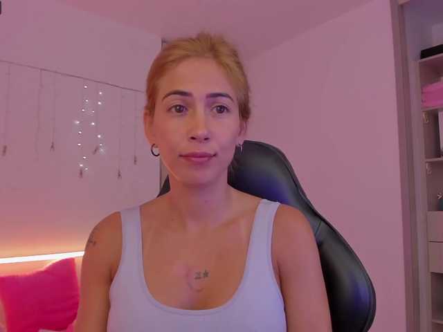 प्रसारण स्क्रीनशॉट CassieKleinX