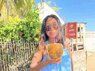 कामुक वीडियो चैट Cassyah