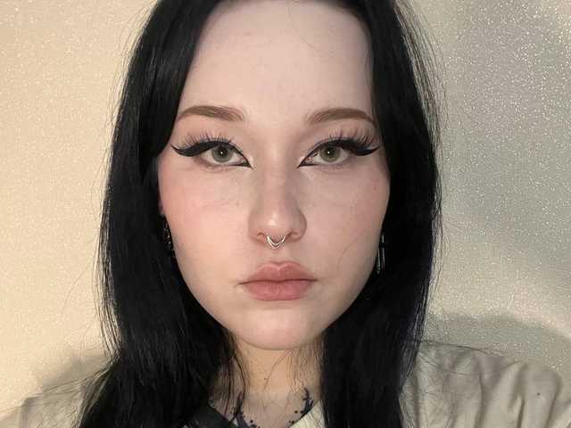 प्रोफ़ाइल की तस्वीर CharlaJarman