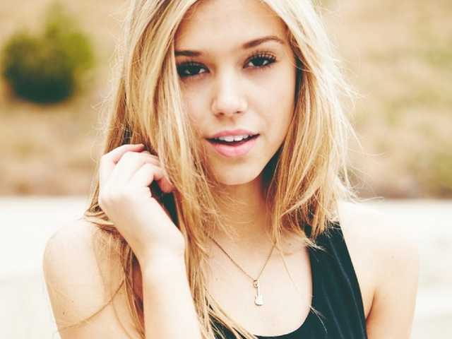 प्रोफ़ाइल की तस्वीर CharlotteAce