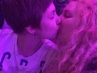 कामुक वीडियो चैट chlorid