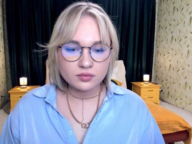 प्रोफ़ाइल की तस्वीर CloeHarris