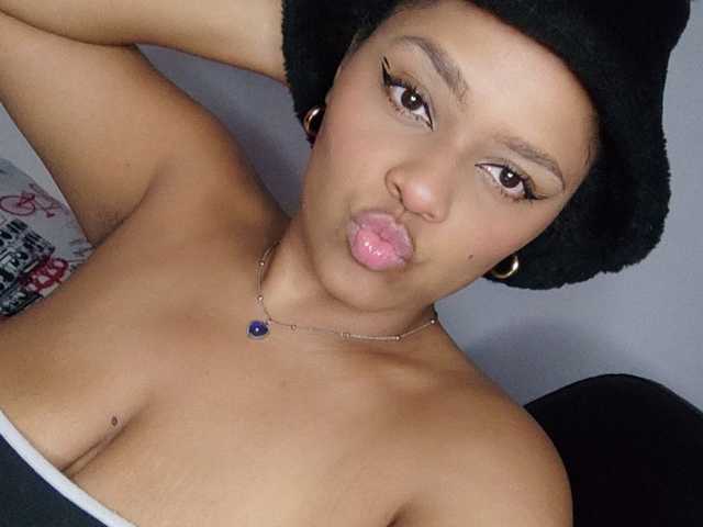 प्रोफ़ाइल की तस्वीर corinastonee