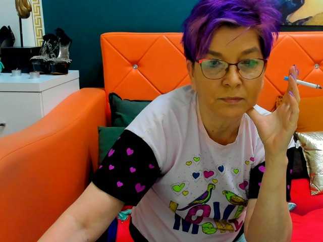 प्रसारण स्क्रीनशॉट cornycamelia