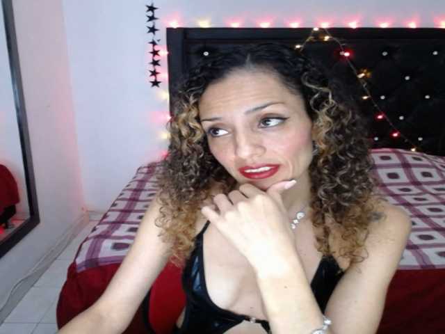 तस्वीरें cristalhill Hello hot day, I want you to wet me for you ♥. !! @ goald #smil #mature #naked #squirt