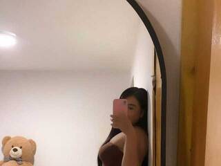 कामुक वीडियो चैट Curvy-Cutie