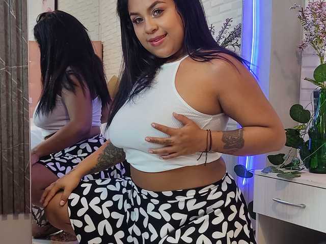 प्रोफ़ाइल की तस्वीर CurvyyQueenXO