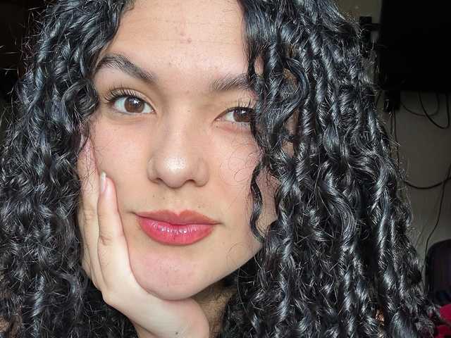 प्रोफ़ाइल की तस्वीर daniacurly