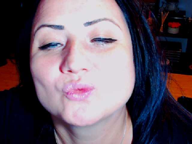 प्रसारण स्क्रीनशॉट KinkyDomina